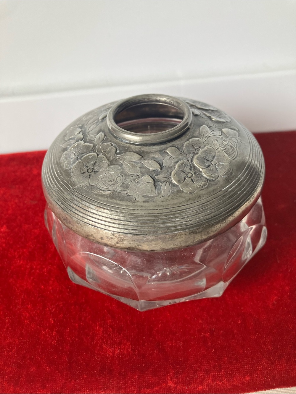 Heisey Glass Antique Pewter Floral Lid Vanity Hair Receiver